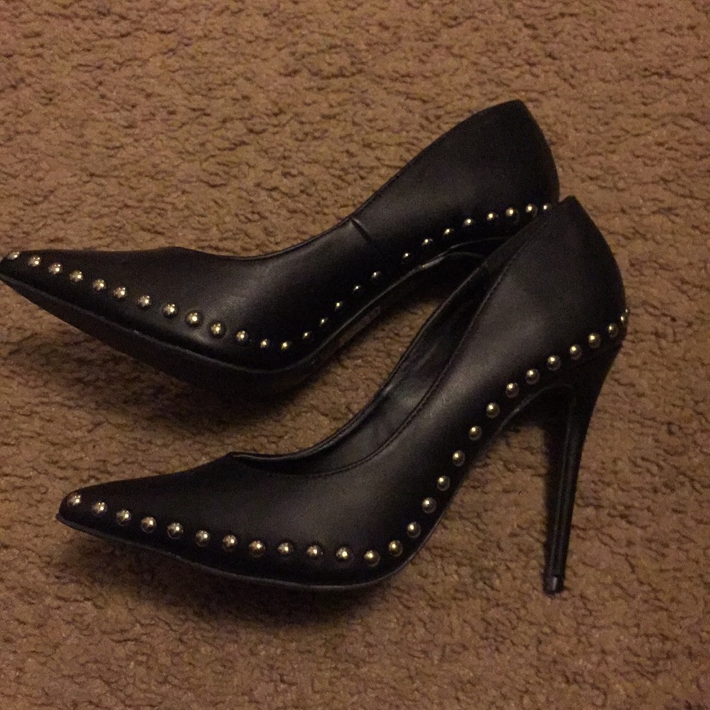 ‼️SOLD‼️ Riveted heels - Picture 3 of 3
